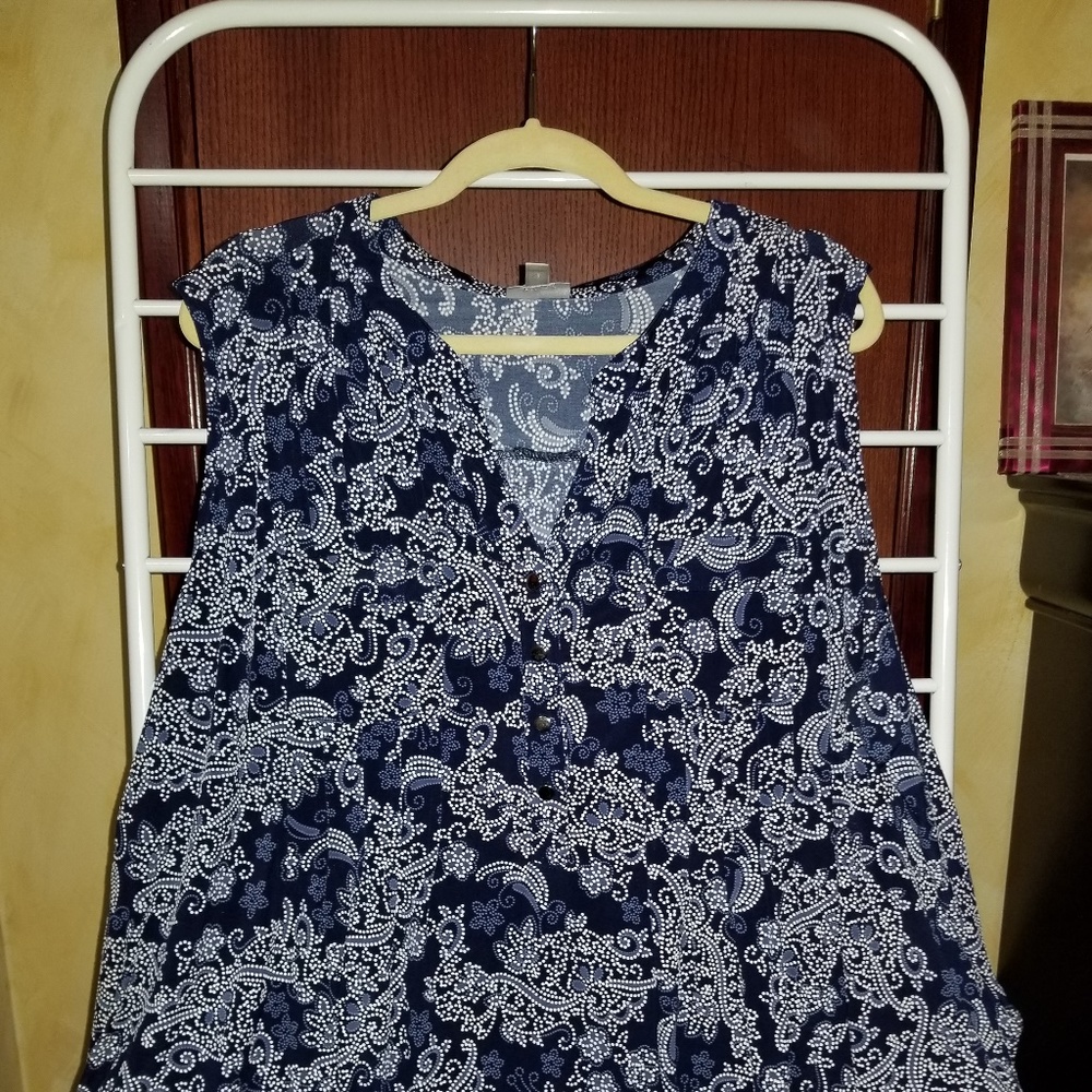 Navy and White Sleeveless top